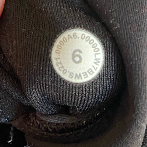 Lululemon Size 6 Wunder Train High Rise Short Heritage 365 Camo Deep Coal - Picture 3 of 3